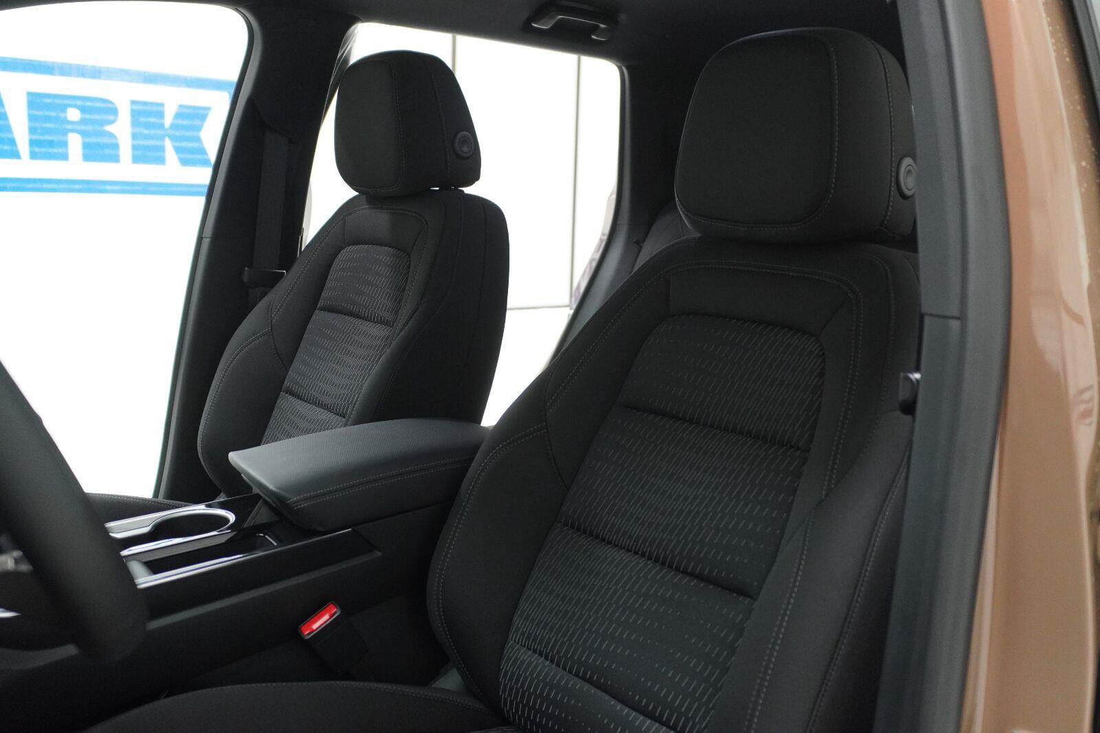 New 2027 Chevrolet Equinox LT w/ Safety and Technology Package FWD image 7
