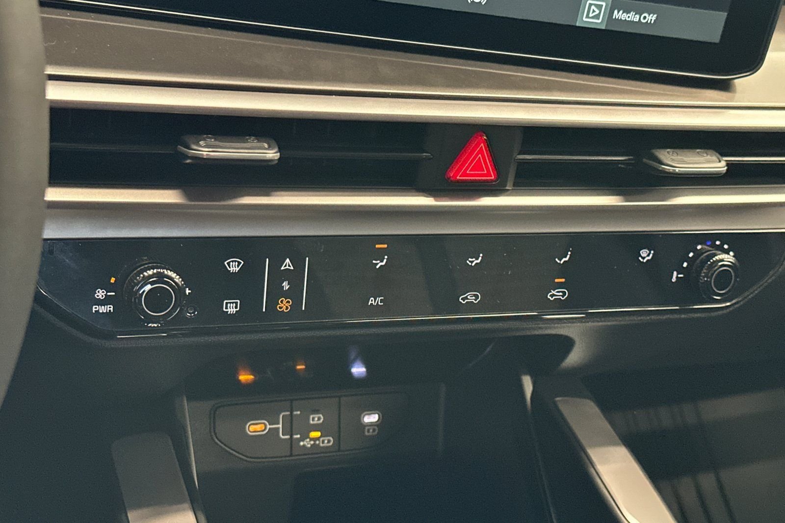 New 2026 Kia Sorento LX FWD image 17