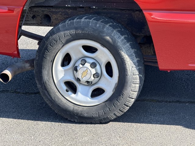 Used 2001 Chevrolet Silverado 1500 2WD Regular Cab w/ Firm Ride Suspension Pkg image 5