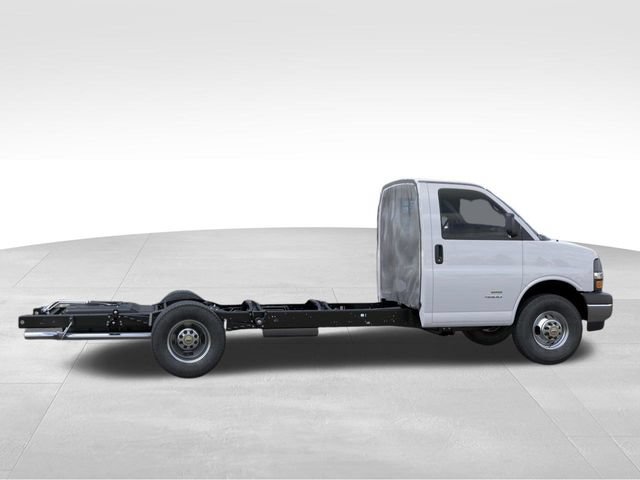 New 2026 Chevrolet Express 4500 w/ Power Convenience Package RWD image 5