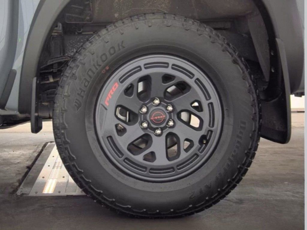 Used 2025 Nissan Frontier PRO-4X AWD/4WD image 19