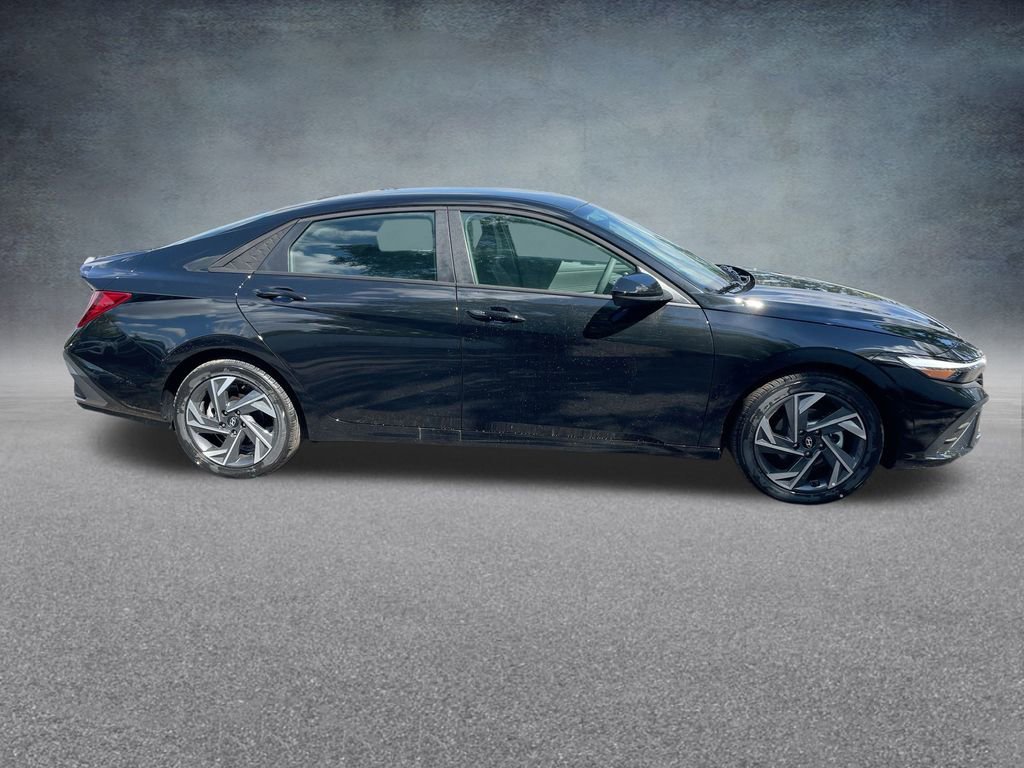 Used 2025 Hyundai Elantra Sport image 33