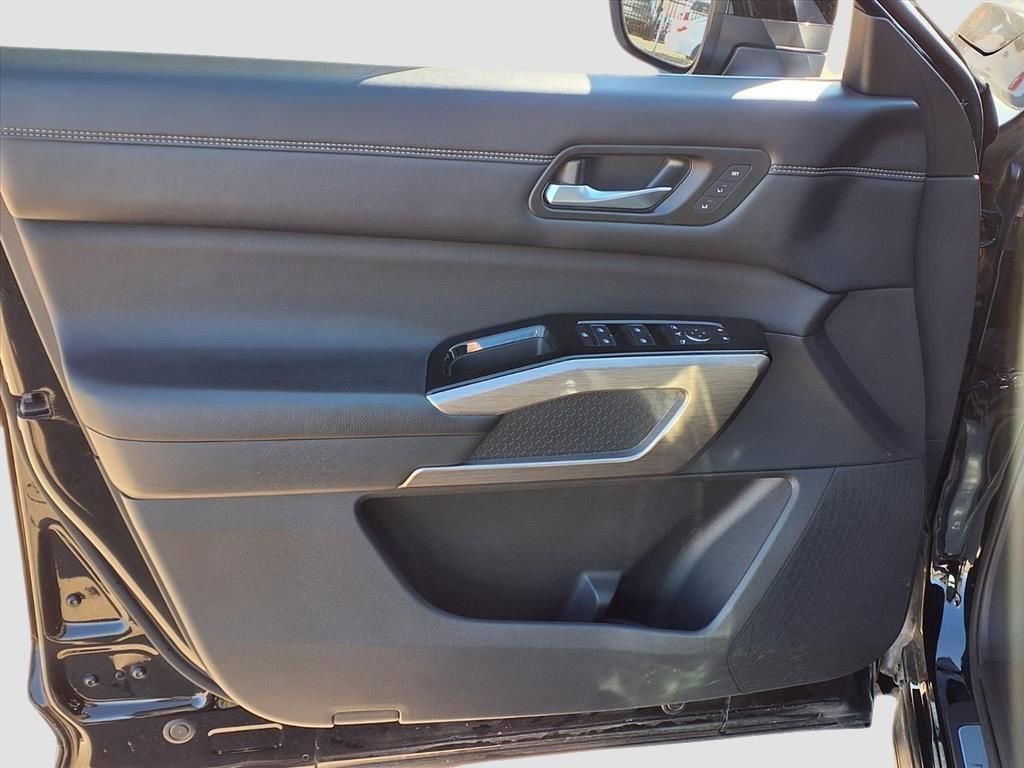 Used 2023 Nissan Pathfinder Platinum w/ Cargo Package image 16