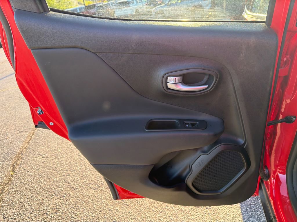 Used 2023 Jeep Renegade Latitude image 21