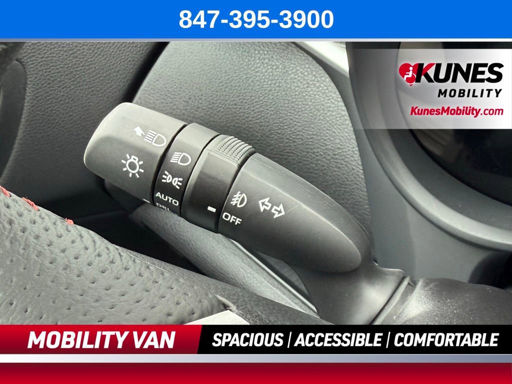 Used 2025 Toyota Sienna XSE w/ XSE Plus Package AWD/4WD image 34