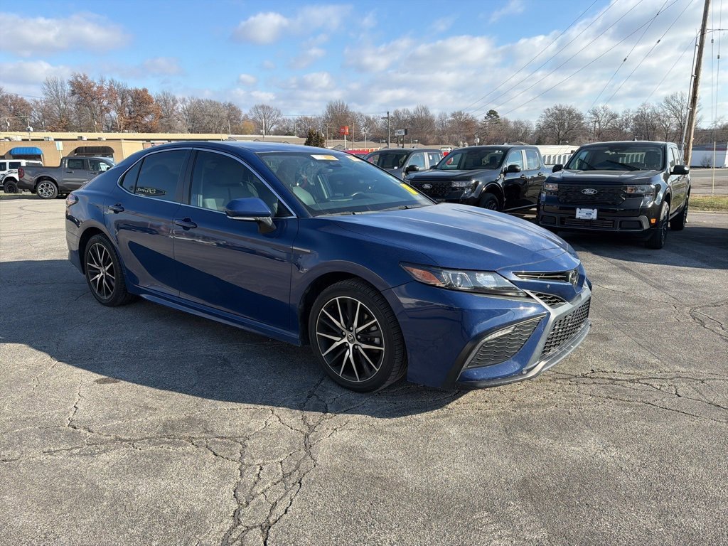 Used 2023 Toyota Camry SE image 4