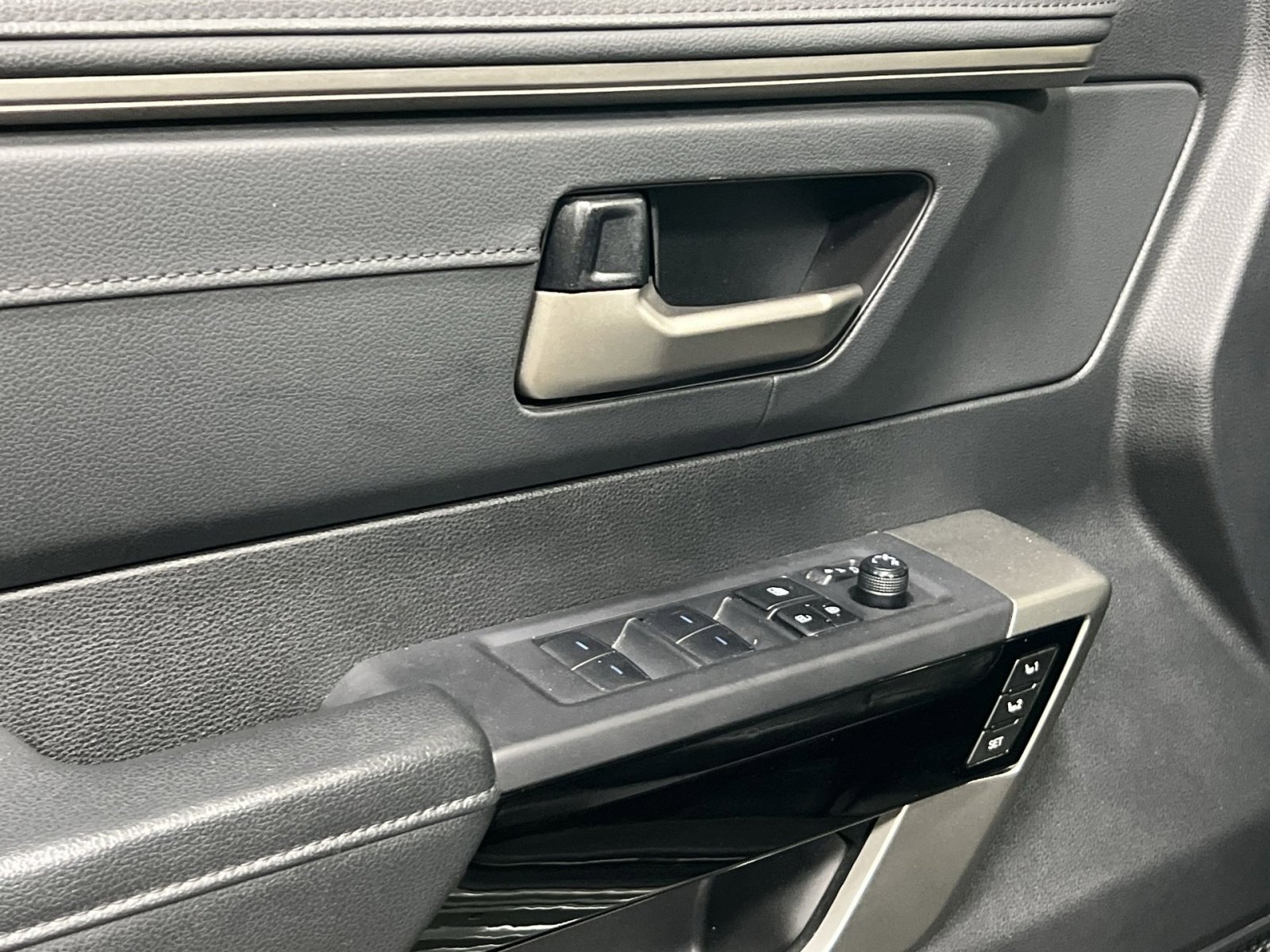 Used 2023 Toyota Tundra Limited image 13