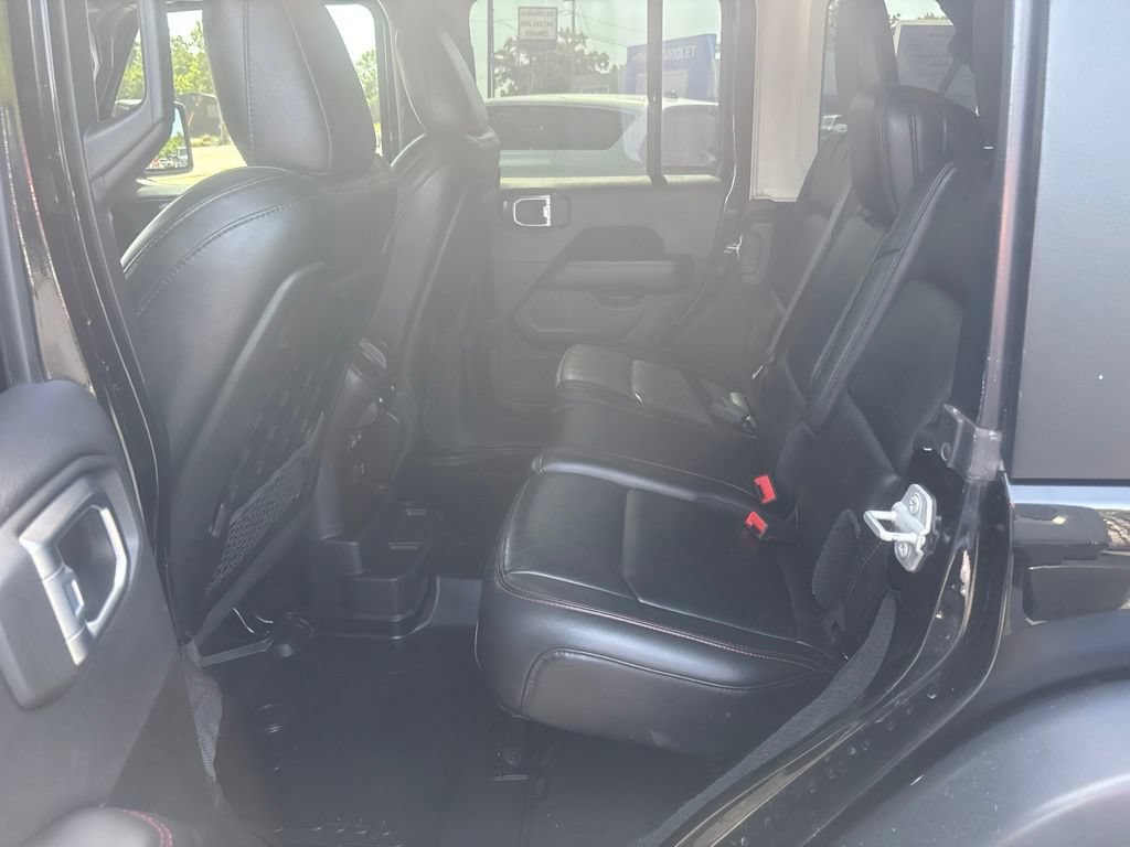Used 2022 Jeep Wrangler Unlimited Rubicon w/ Cold Weather Group AWD/4WD image 11