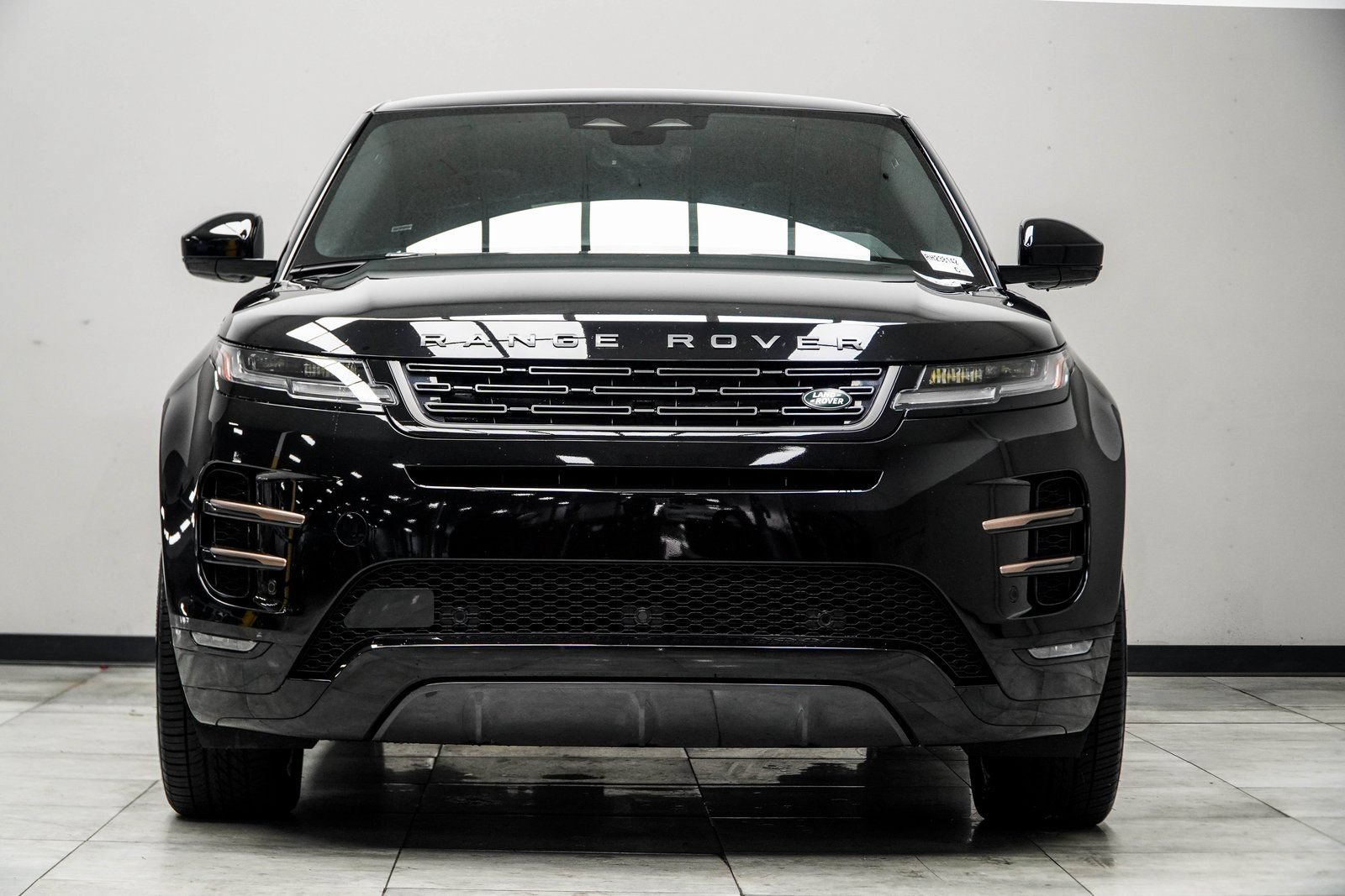 Used 2024 Land Rover Range Rover Evoque Dynamic SE AWD/4WD image 9
