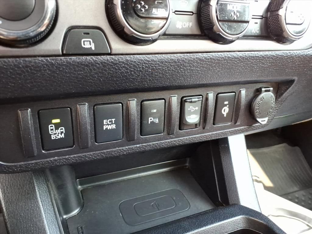 Used 2017 Toyota Tacoma TRD Off-Road image 25