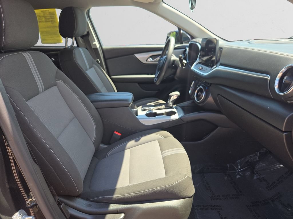Used 2025 Chevrolet Blazer LT AWD/4WD image 16