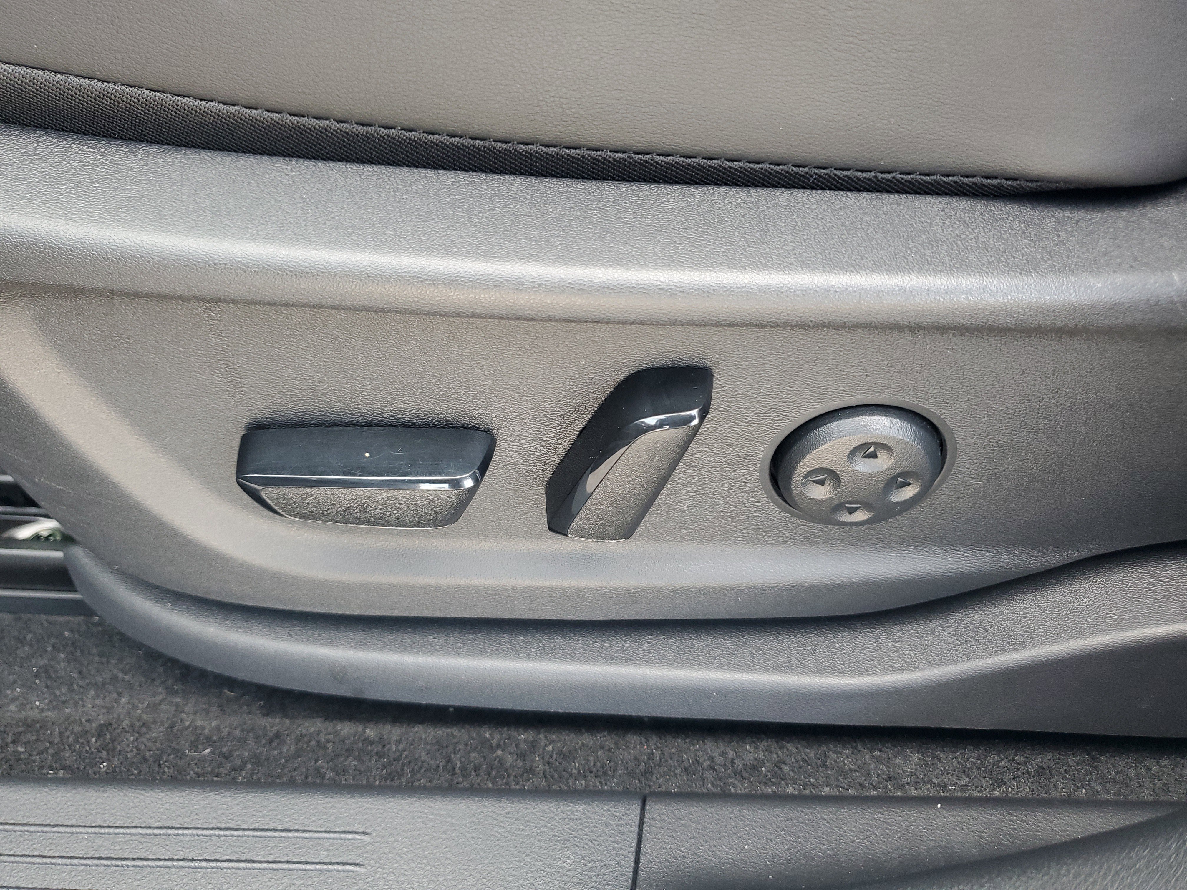 Certified 2025 Nissan Ariya FWD image 11