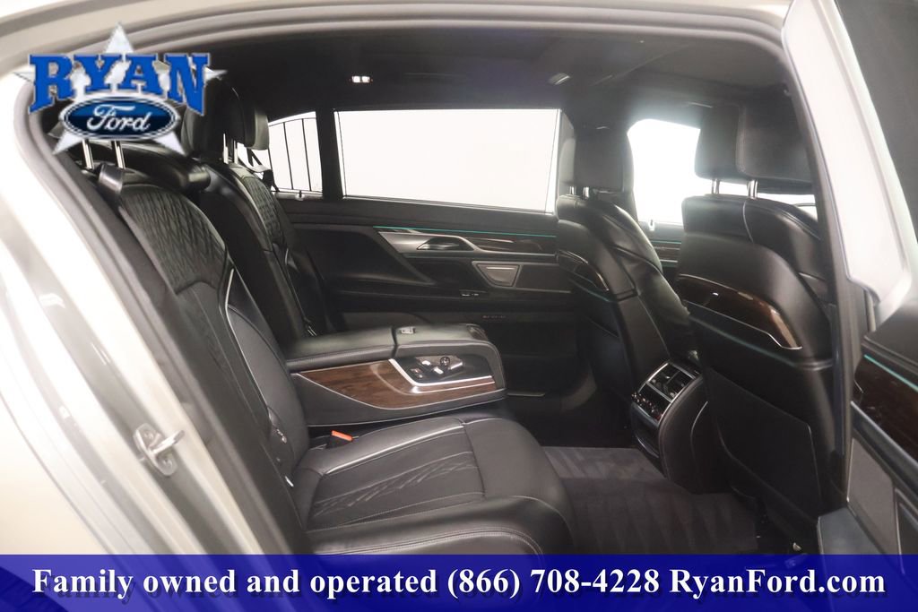 Used 2022 BMW 750i xDrive w/ Executive Package image 14