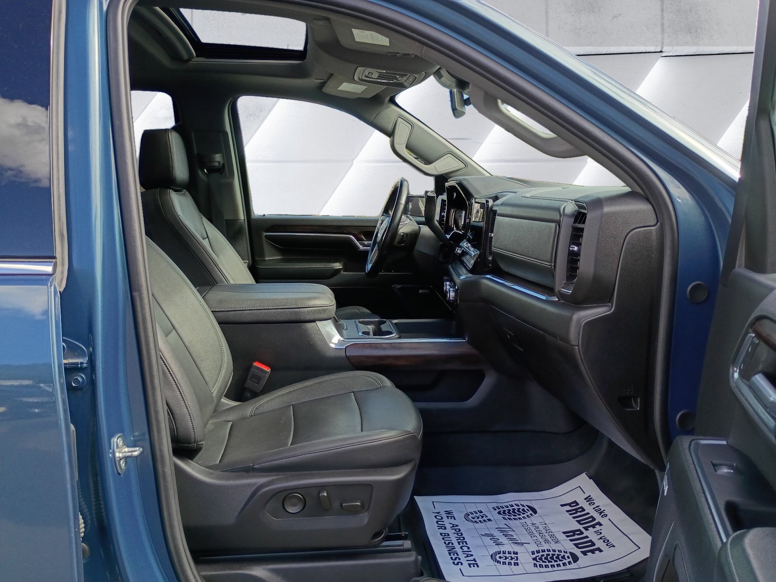 Used 2024 GMC Sierra 2500 SLT w/ SLT Premium Package AWD/4WD image 18
