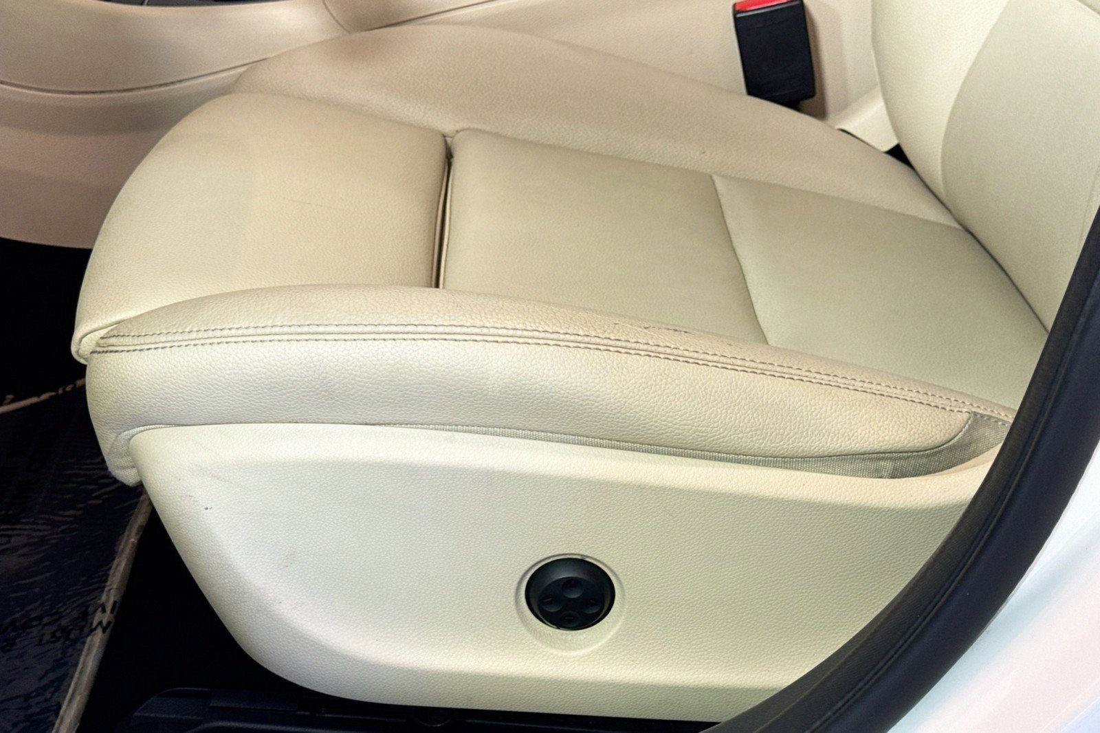 Used 2019 Mercedes-Benz GLA 250 GLA 250 4MATIC SUV w/ Convenience Package image 18