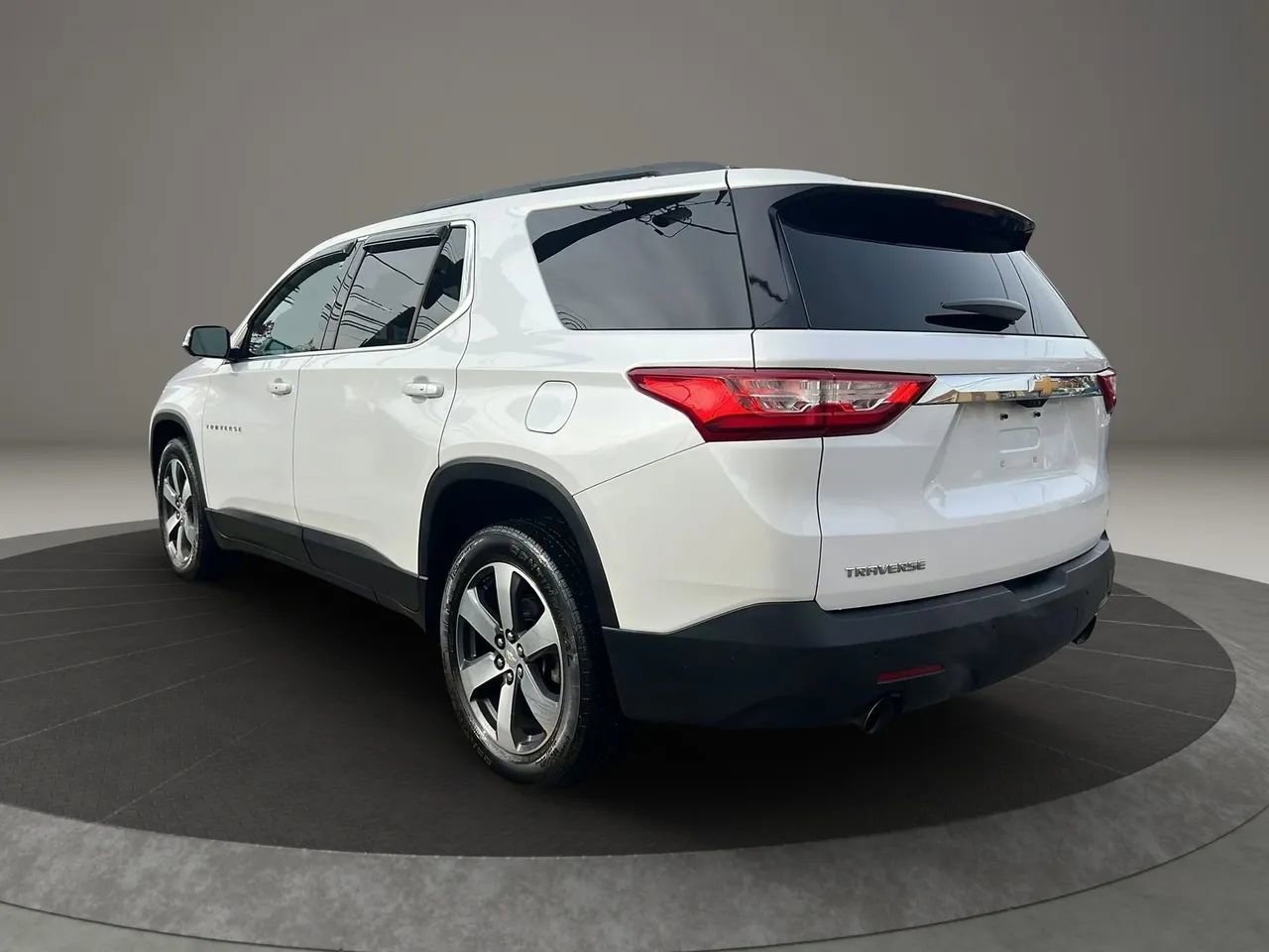 Used 2019 Chevrolet Traverse LT w/ LT Premium Package image 7