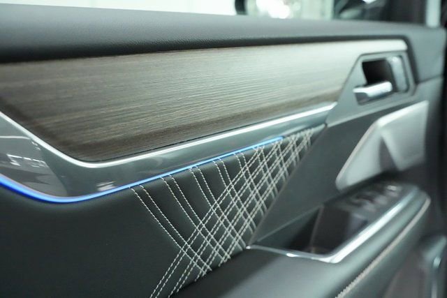 Used 2024 GMC Acadia Denali image 14