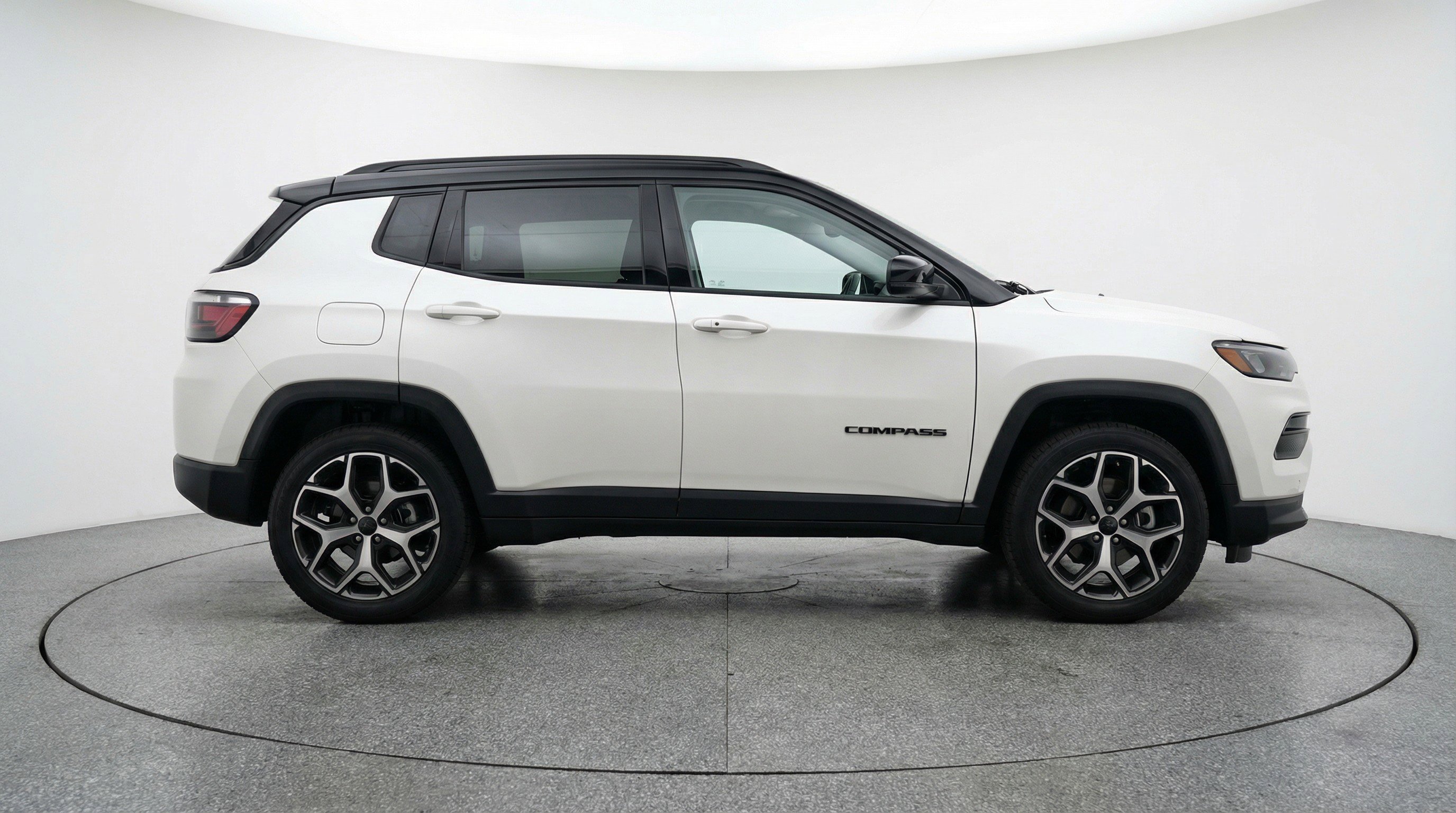 Used 2025 Jeep Compass Limited image 11