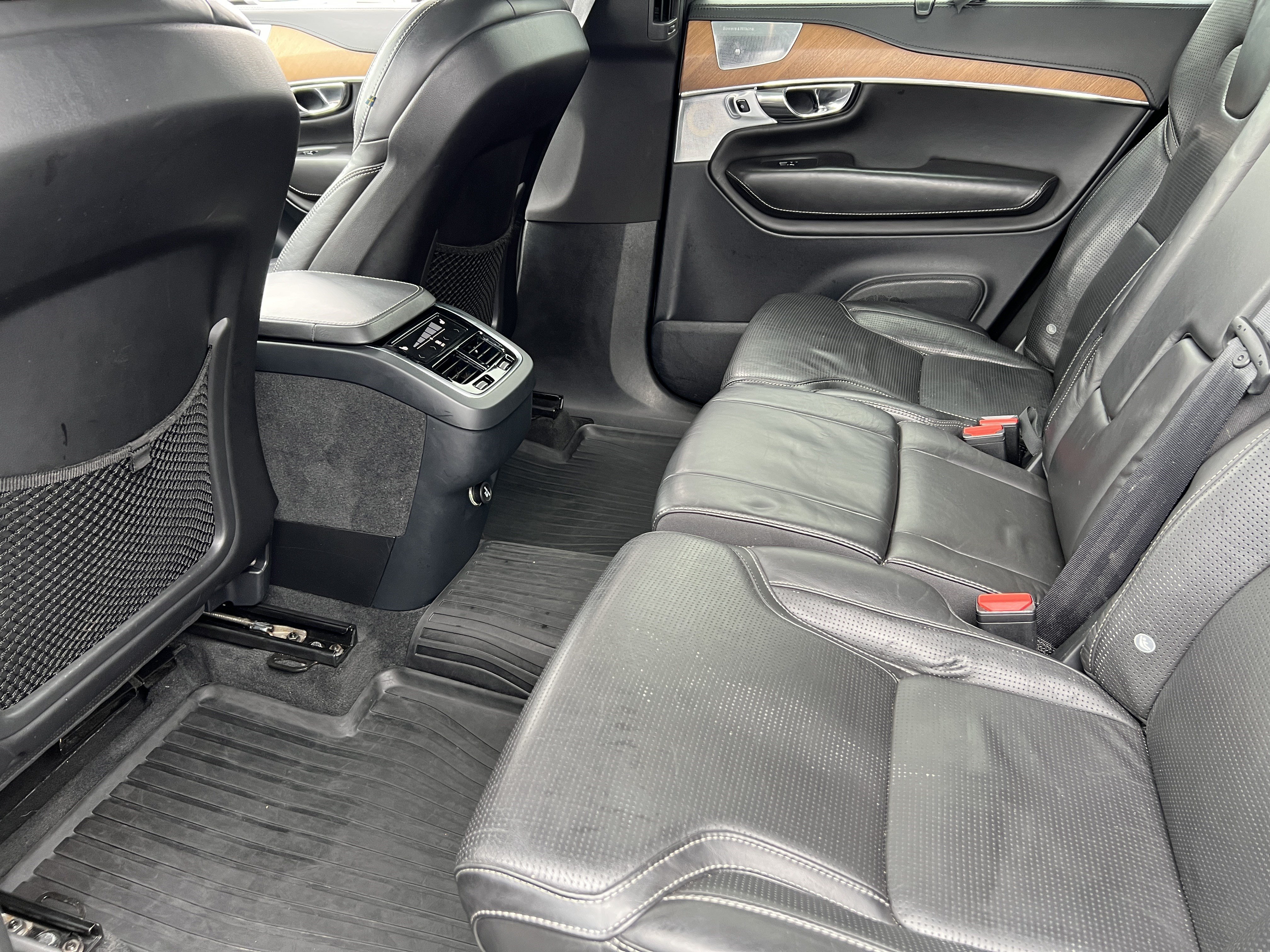 Used 2016 Volvo XC90 T6 Inscription w/ Vision Package AWD/4WD image 16