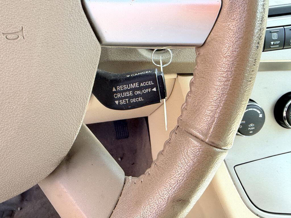 Used 2009 Chrysler Sebring Limited FWD image 9