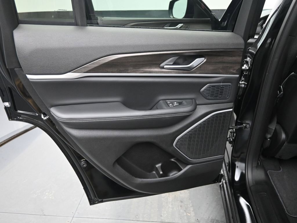 New 2026 Jeep Grand Cherokee Limited image 14