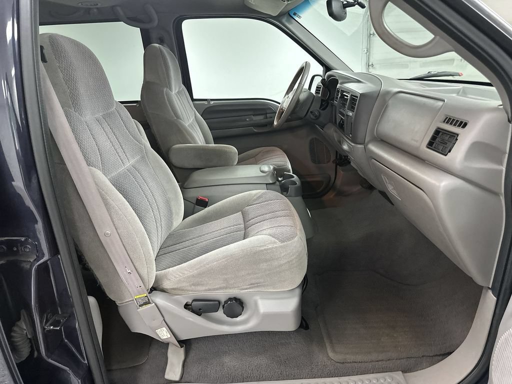 Used 2000 Ford Excursion XLT RWD image 17