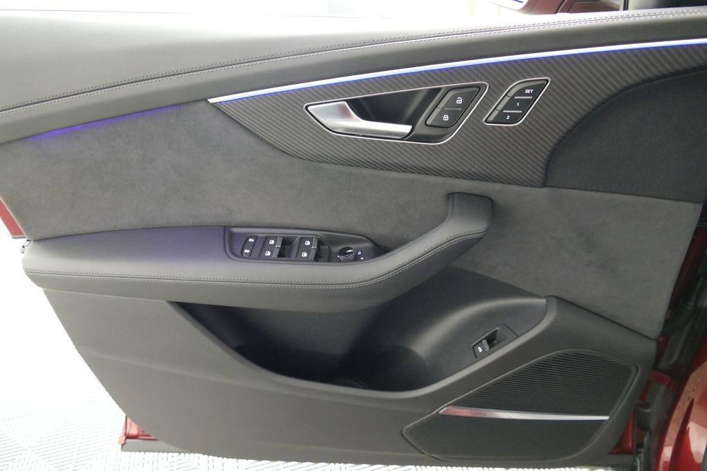 Used 2023 Audi RS Q8 image 25