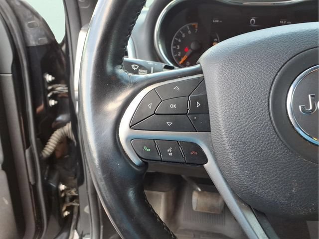 Used 2021 Jeep Grand Cherokee Laredo AWD/4WD image 19