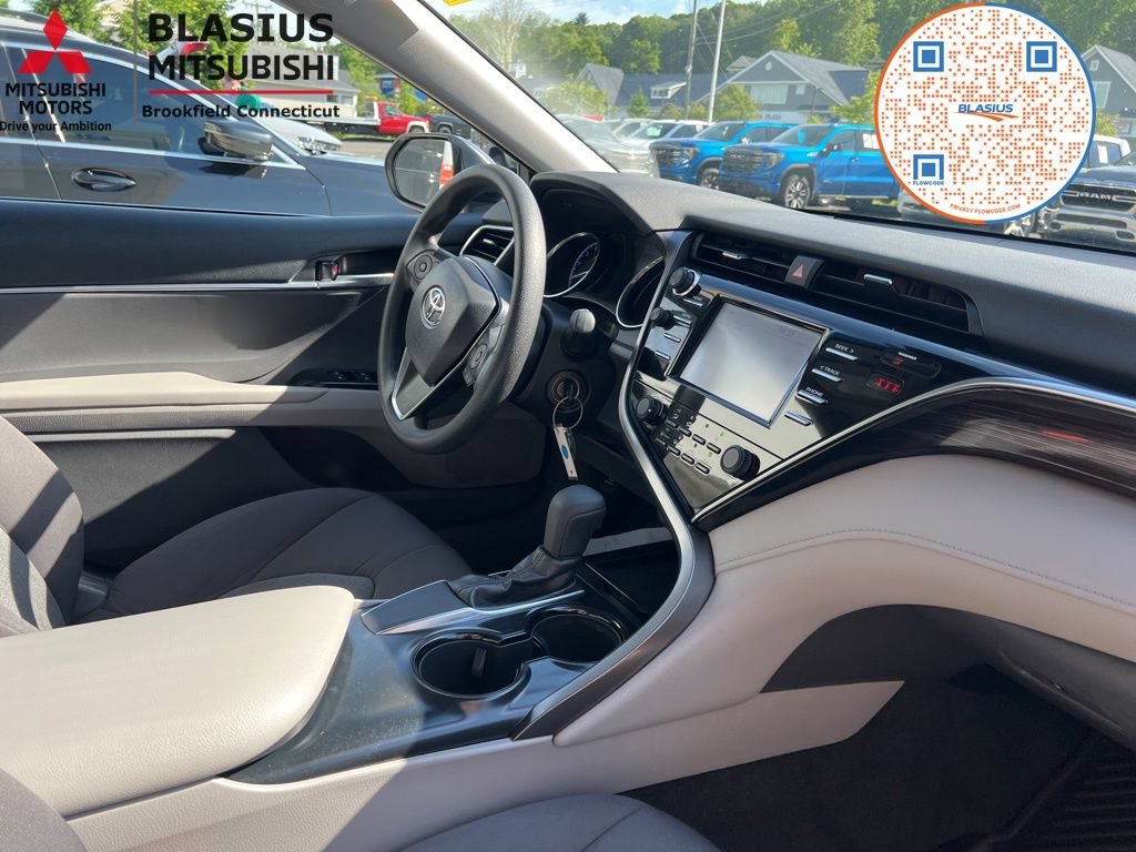 Used 2018 Toyota Camry LE FWD image 33