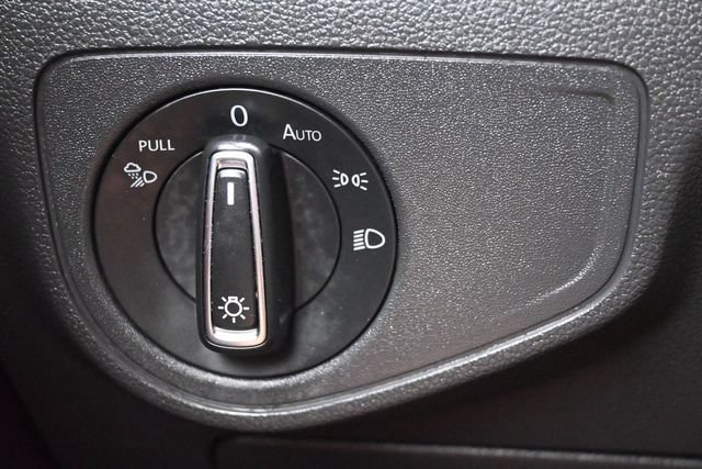 Used 2022 Volkswagen Atlas SE w/ Panoramic Sunroof Package FWD image 22