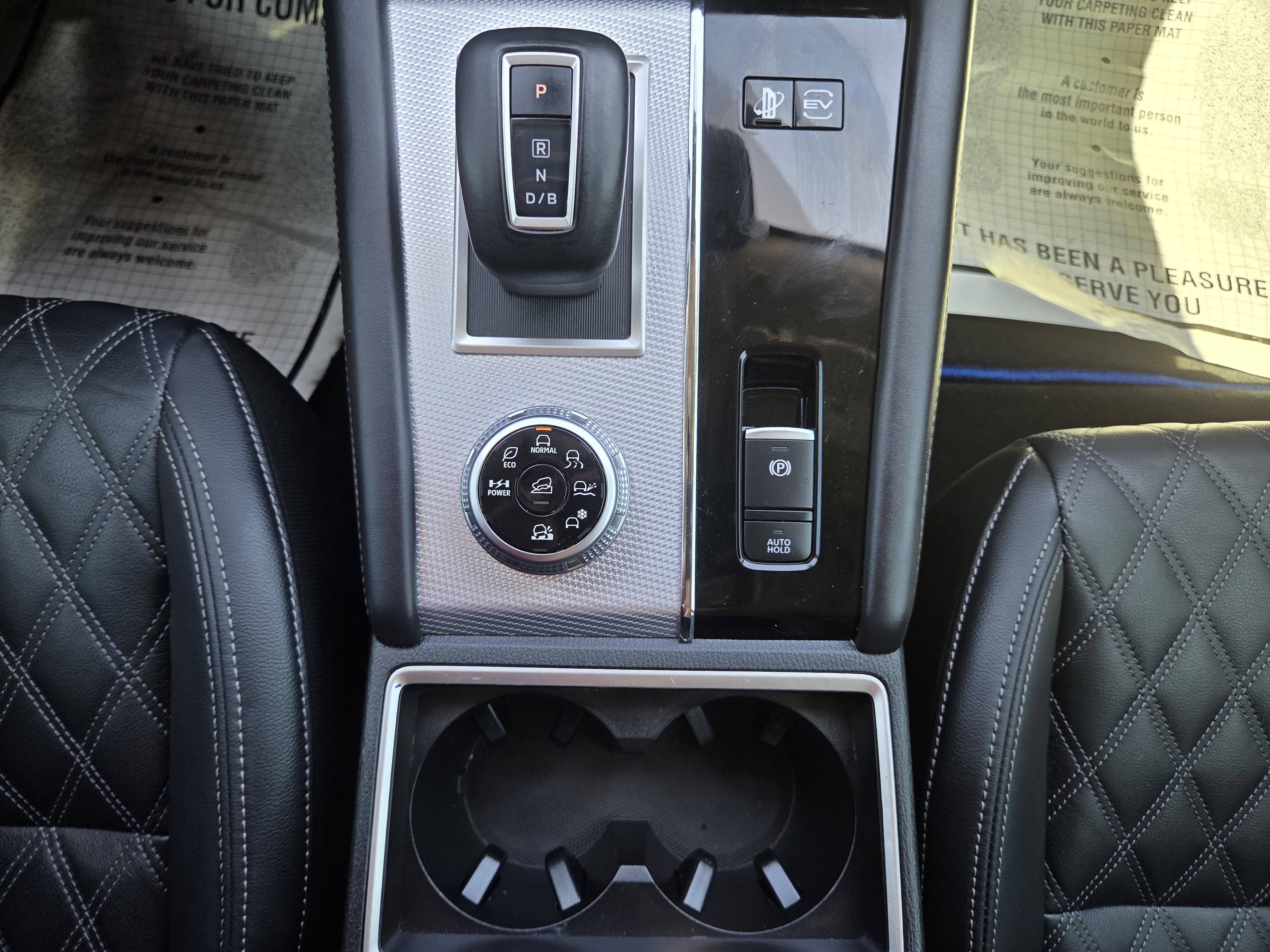 Used 2024 Mitsubishi Outlander SEL Black Edition image 32