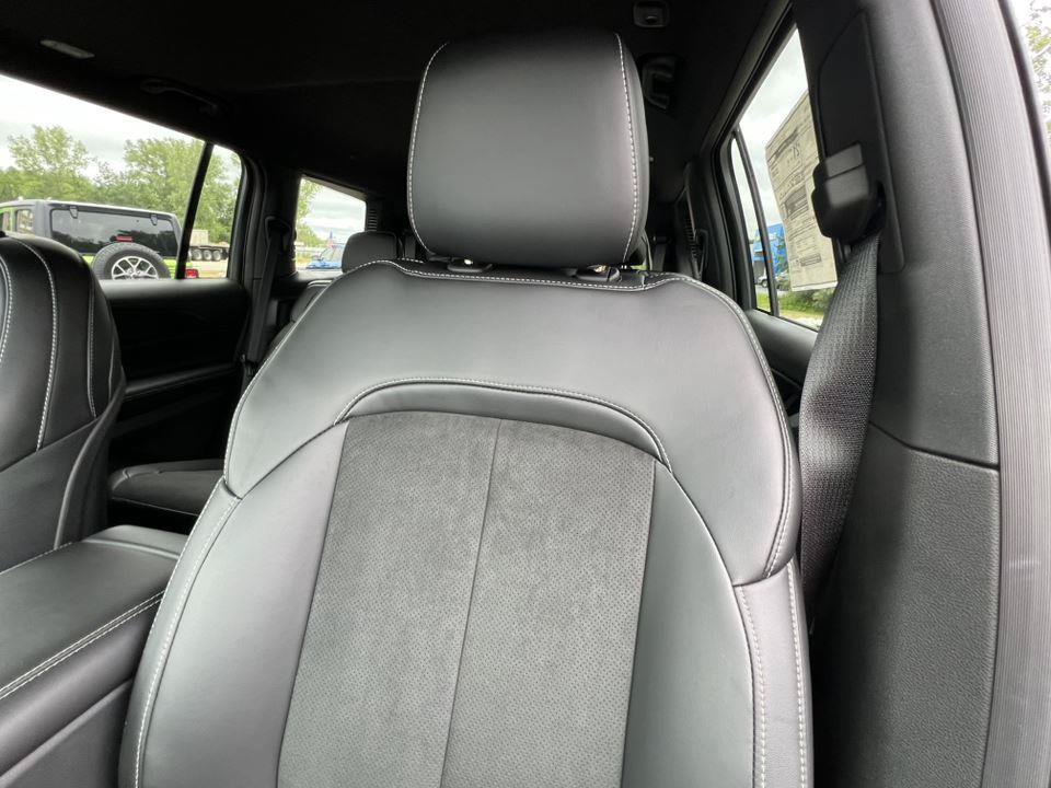 Used 2025 Jeep Grand Cherokee L Altitude AWD/4WD image 12