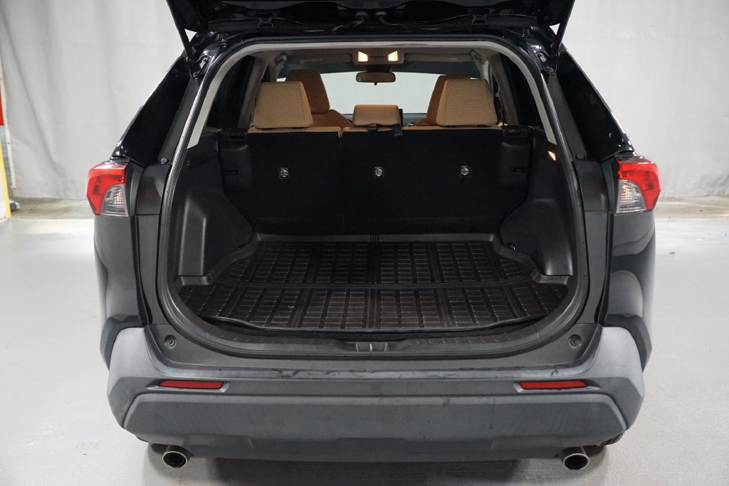 Certified 2020 Toyota RAV4 LE FWD image 31