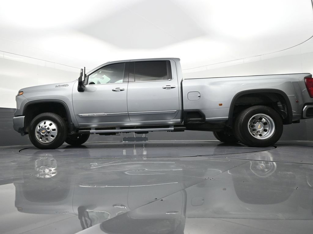 Used 2025 Chevrolet Silverado 3500 High Country w/ High Country Premium Package image 25
