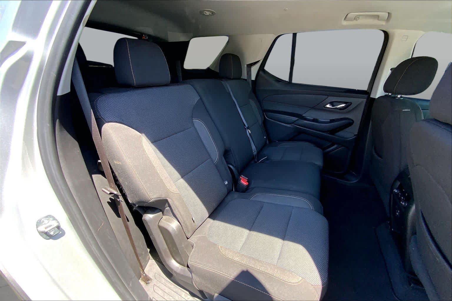 Used 2021 Chevrolet Traverse LT FWD image 19