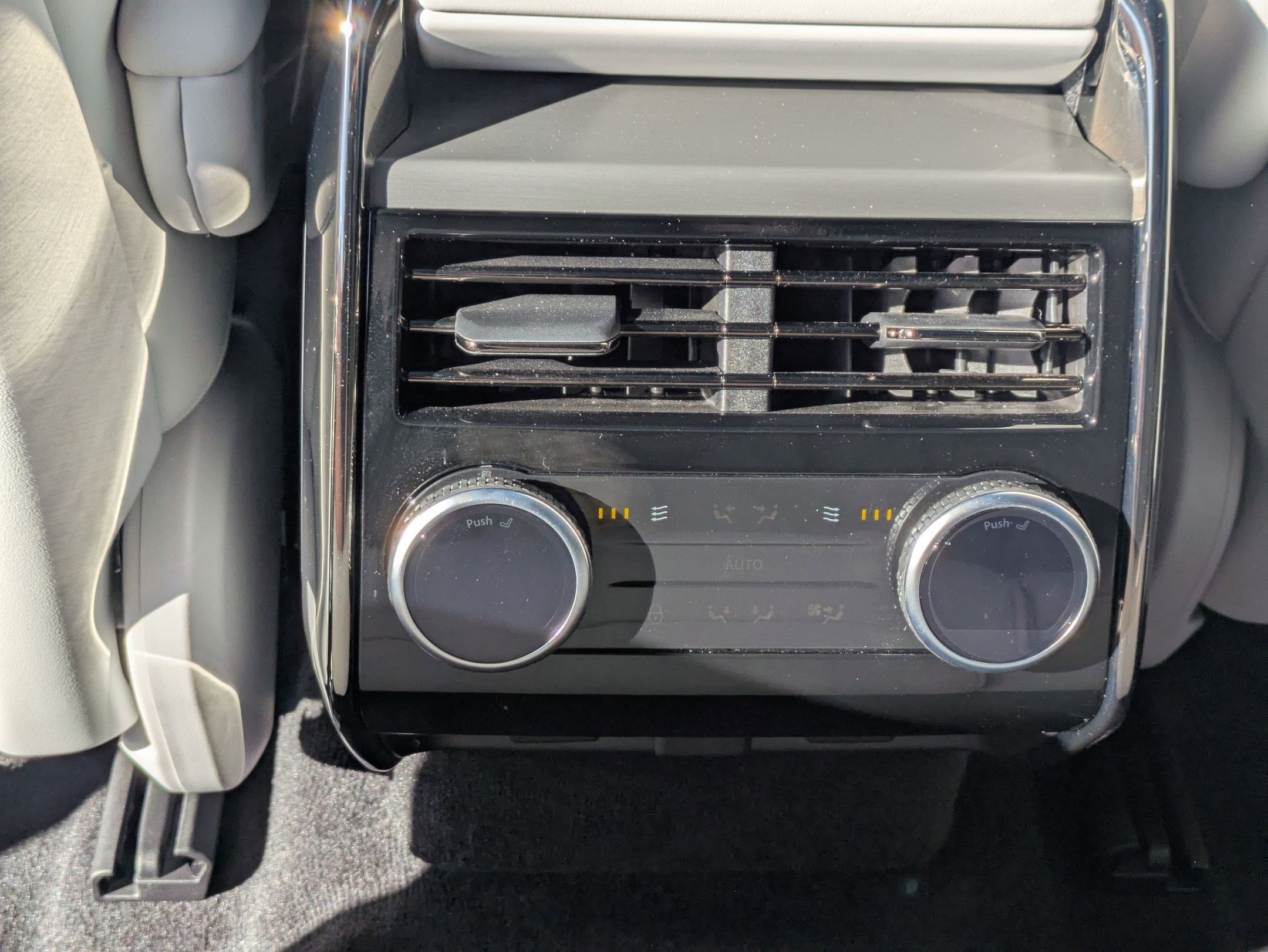 Used 2025 Land Rover Range Rover Sport SE image 26