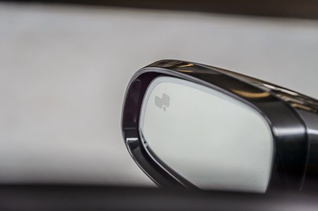 Used 2018 Jaguar XF S image 47