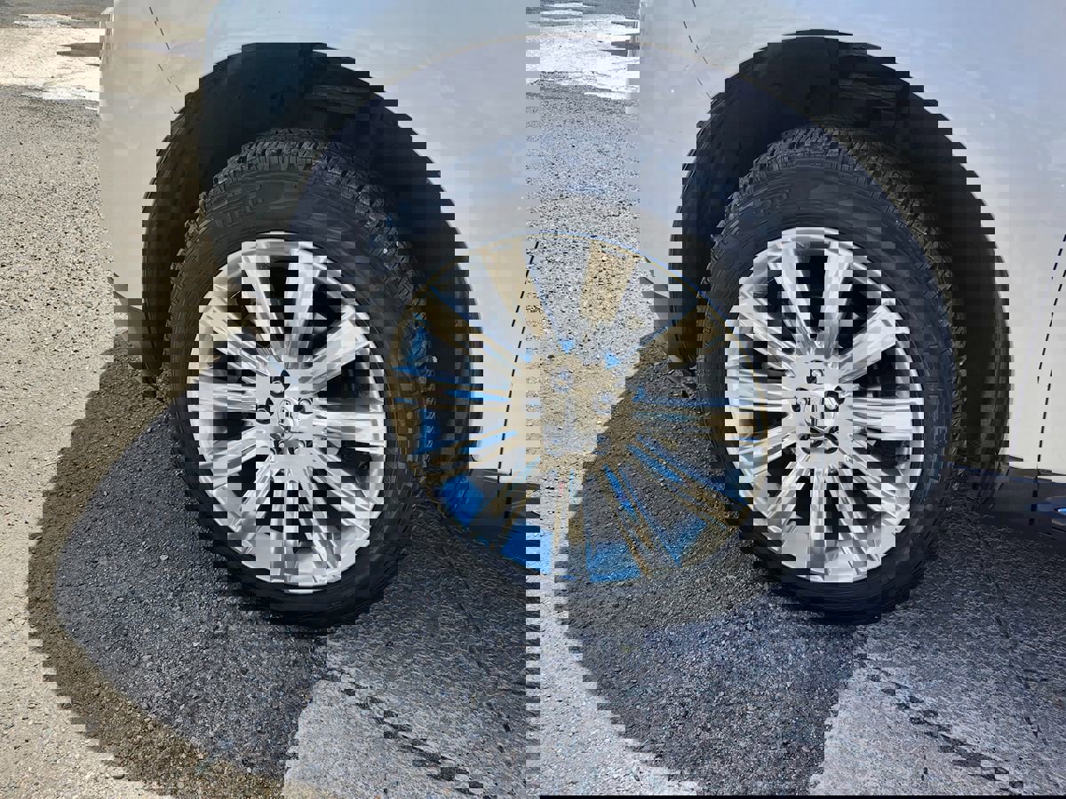 Used 2015 Lincoln MKX FWD w/ Equipment Group 101A image 32