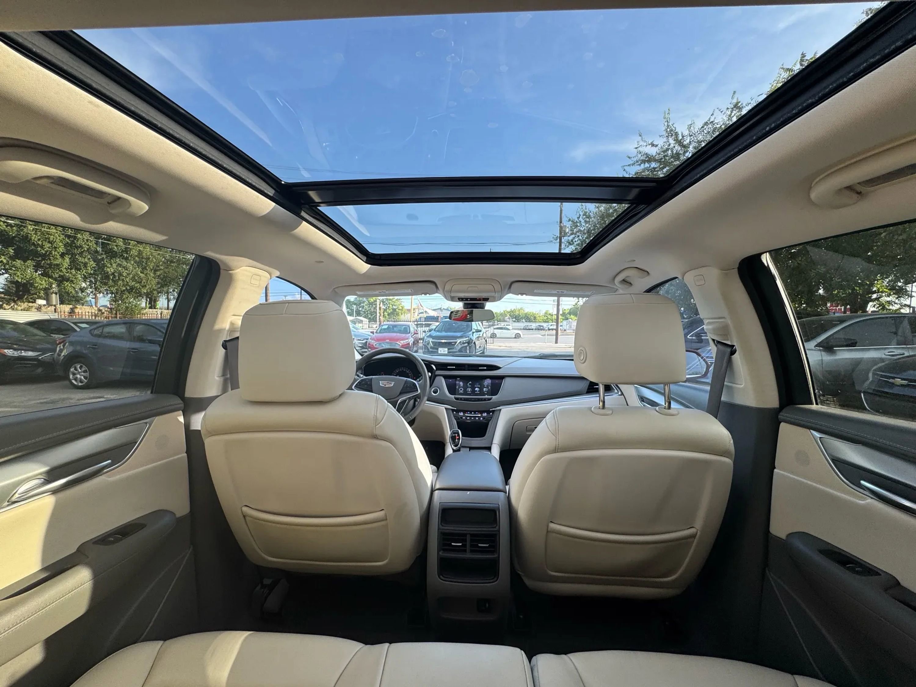 Used 2018 Cadillac XT5 Luxury w/ Driver Awareness Package image 11
