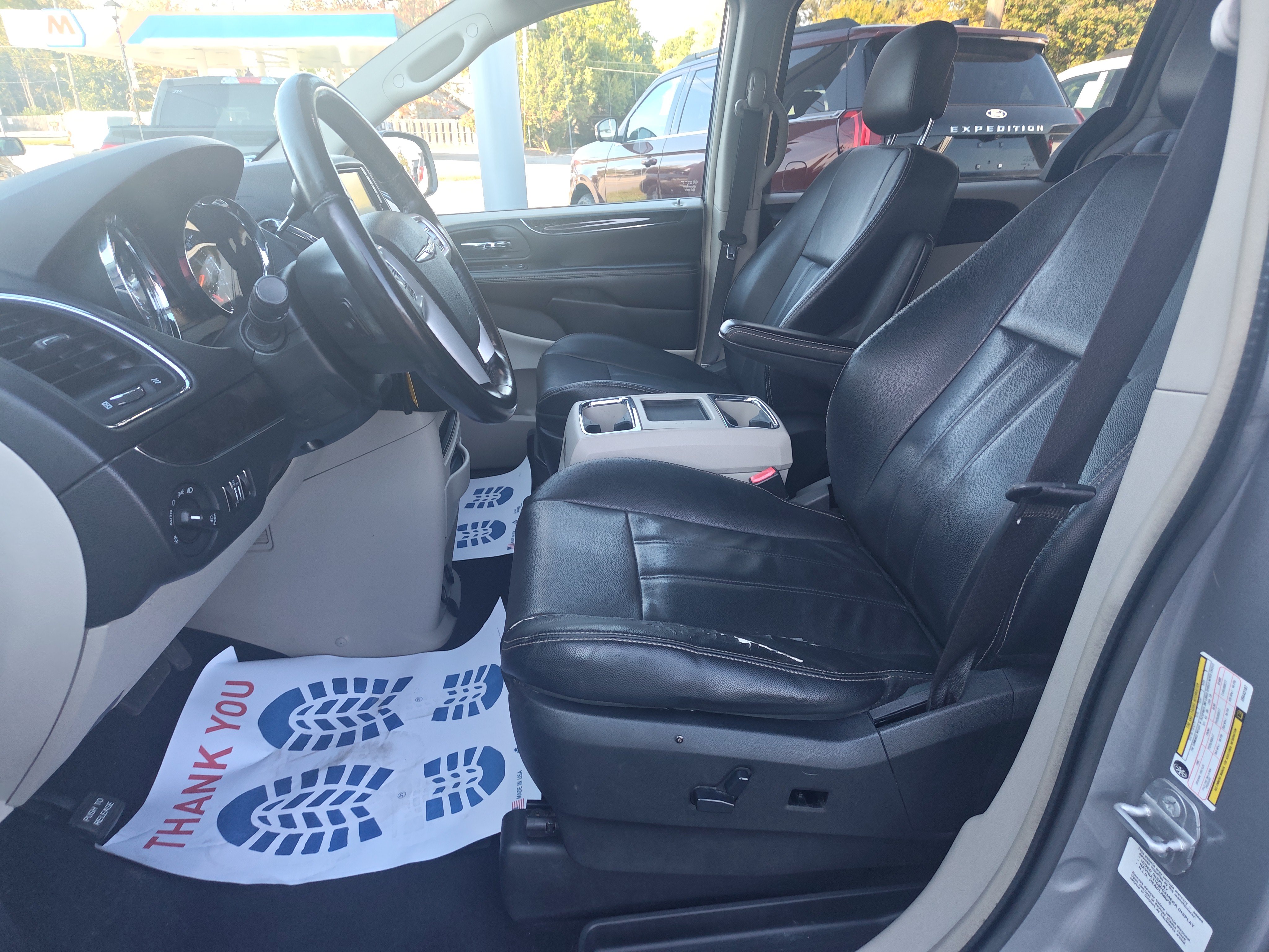 Used 2014 Chrysler Town & Country Touring FWD image 15
