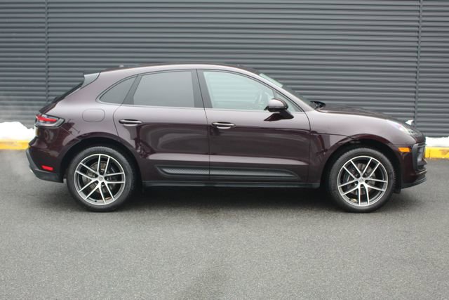 Certified 2025 Porsche Macan image 9