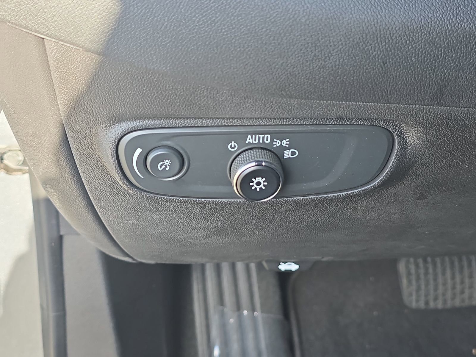 Used 2023 Chevrolet Equinox LS image 32