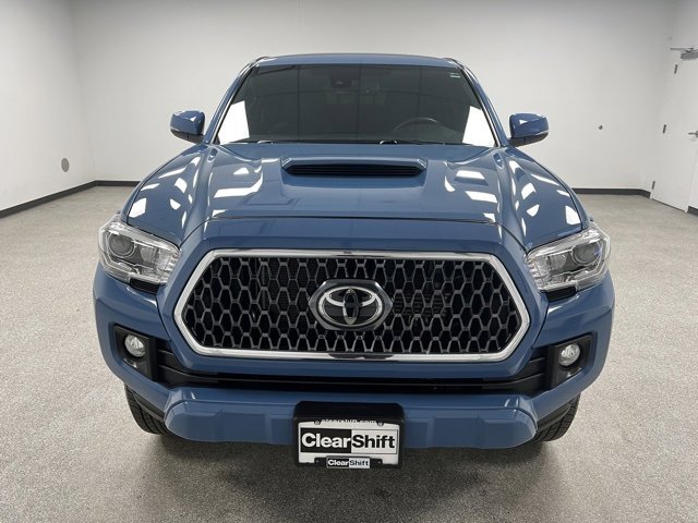 Used 2019 Toyota Tacoma TRD Sport image 3