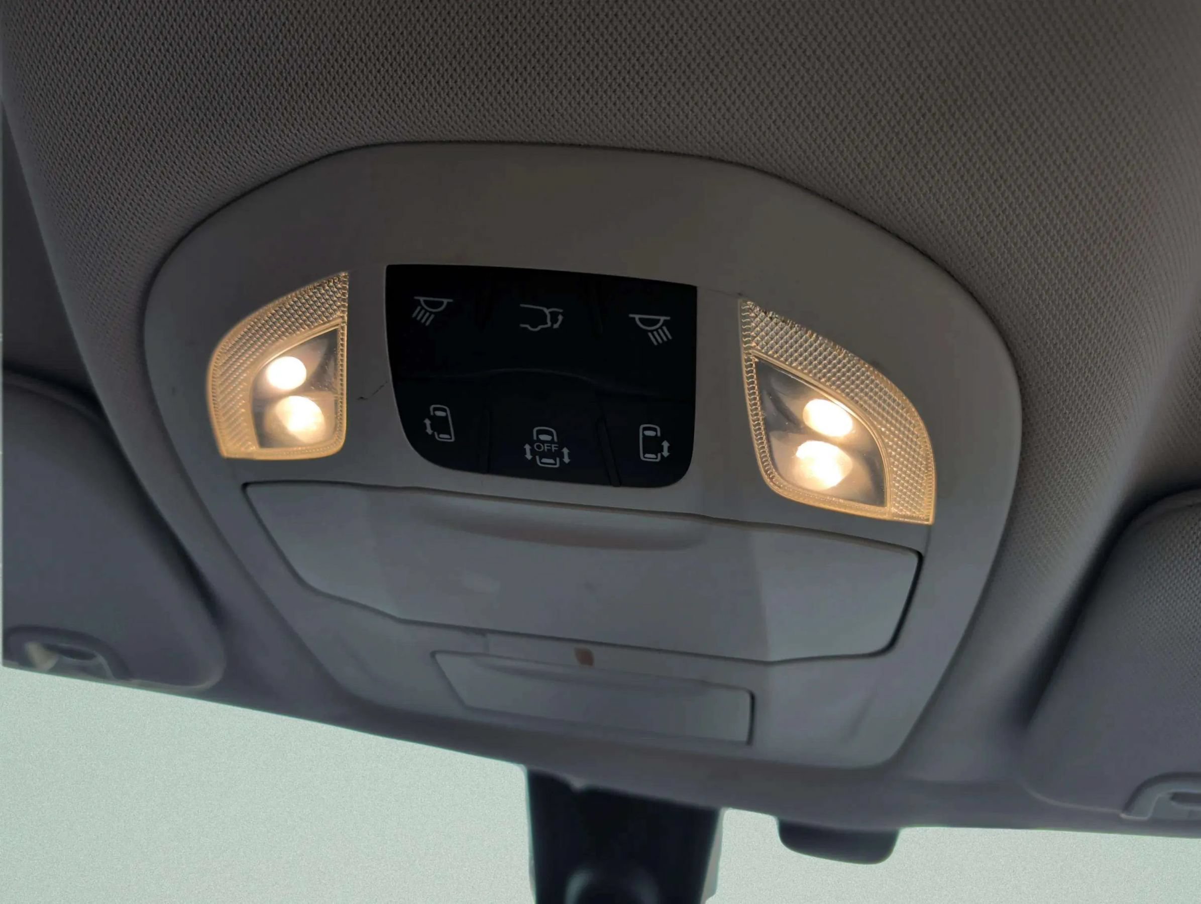 Used 2020 Chrysler Pacifica Touring-L FWD image 35