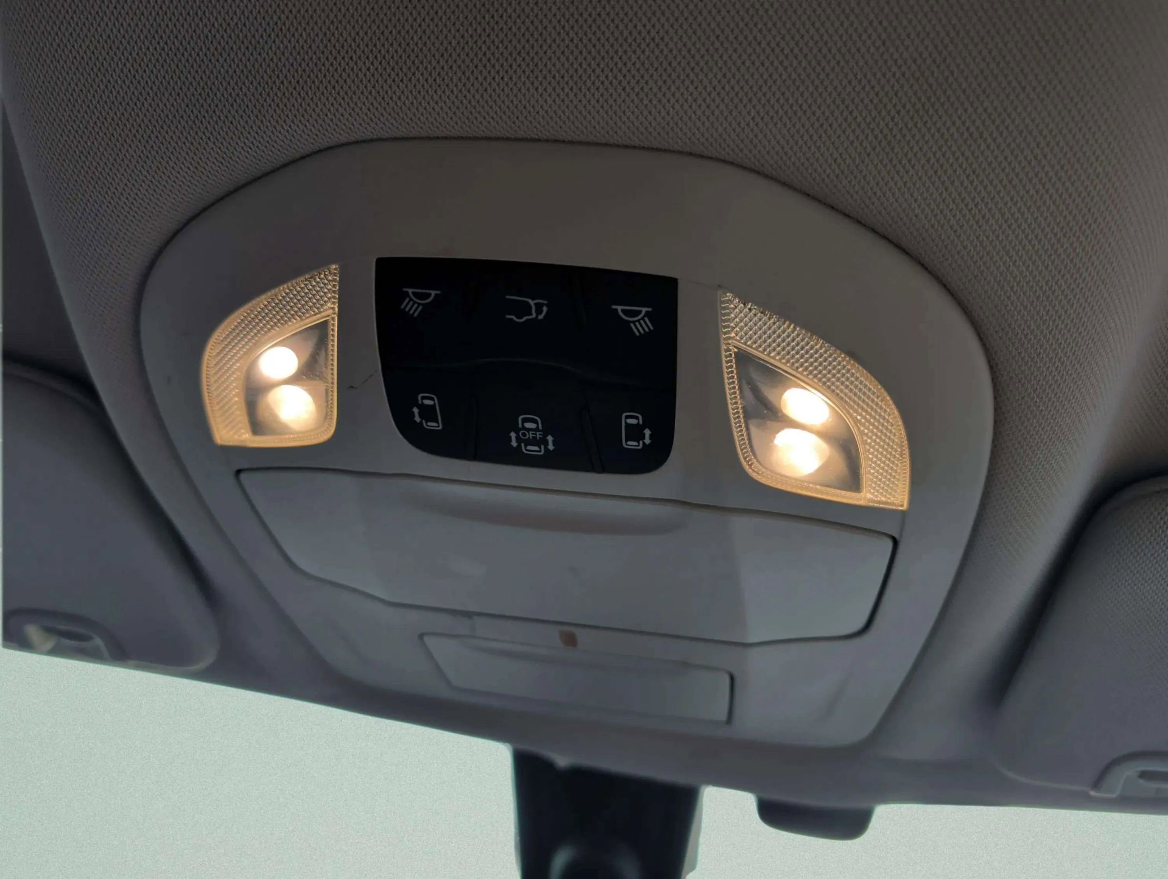 Used 2020 Chrysler Pacifica Touring-L FWD image 35