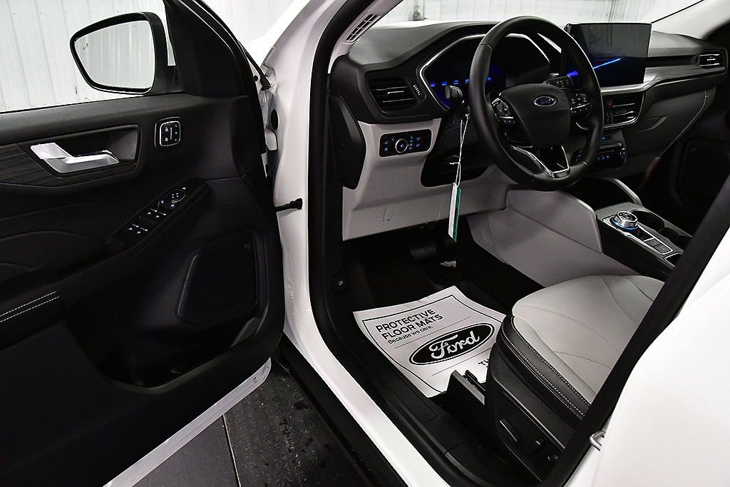 New 2025 Ford Escape SE w/ PHEV Premium Package image 15