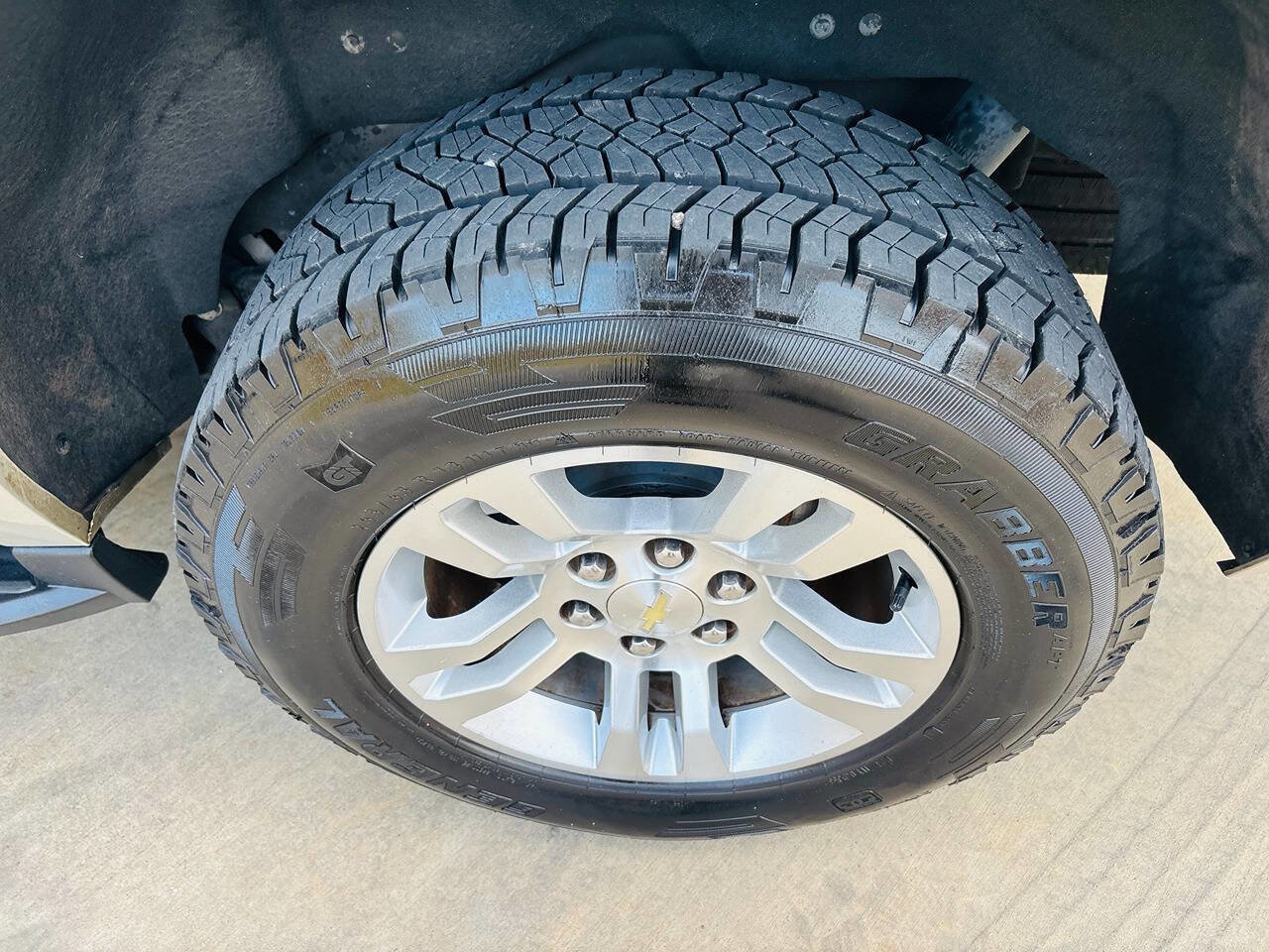 Used 2016 Chevrolet Suburban LT image 30