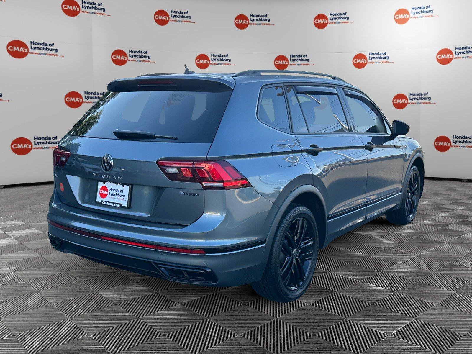 Used 2022 Volkswagen Tiguan SE R-Line AWD/4WD image 5