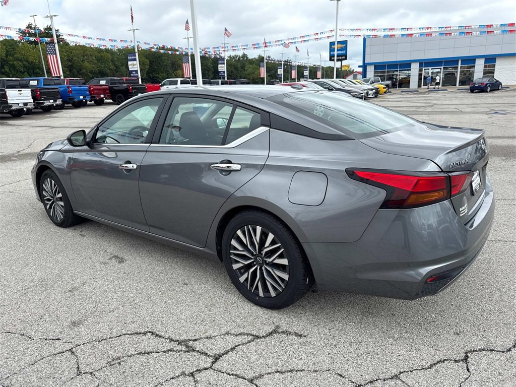 Used 2024 Nissan Altima 2.5 SV image 3