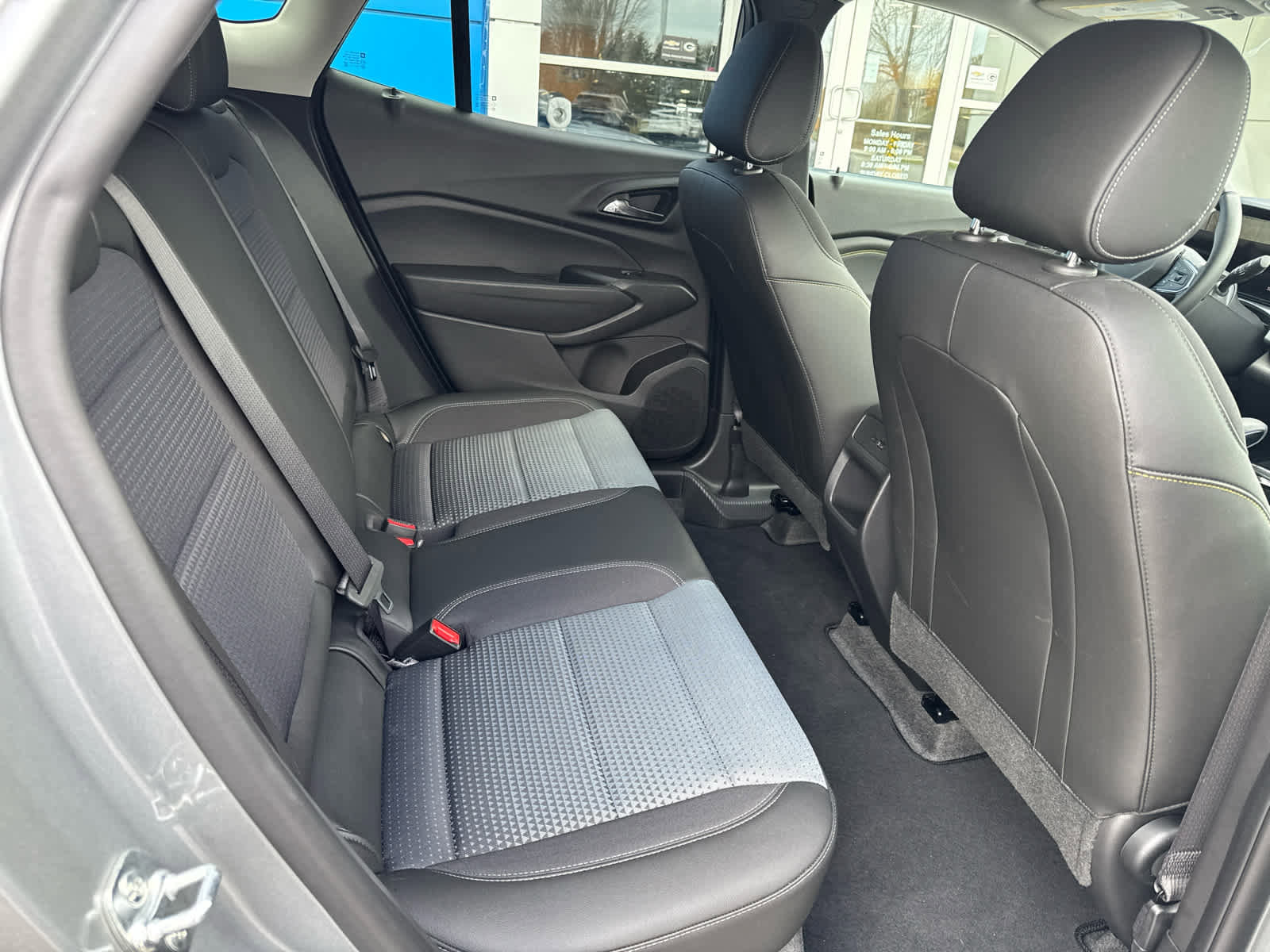 Used 2025 Chevrolet Trax LT w/ Driver Confidence Package FWD image 5